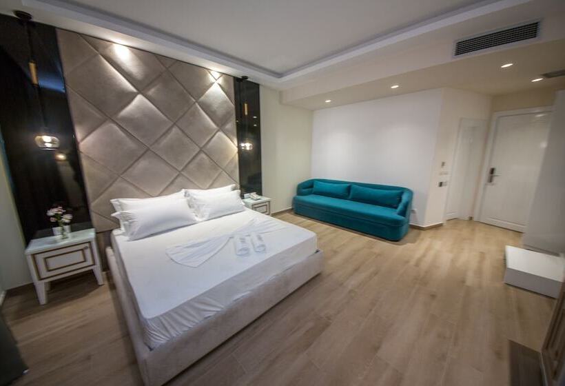 豪华三人间, Sole Luna