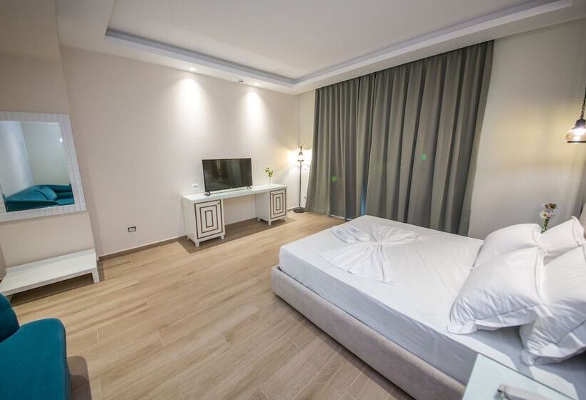 豪华三人间, Sole Luna