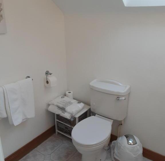 غرفة عائلية, Hawthorn Lodge