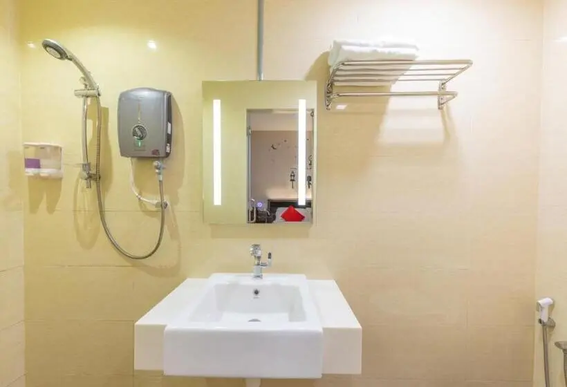 Deluxe Kolmen Hengen Huone, Sunlight Hotel Kulai