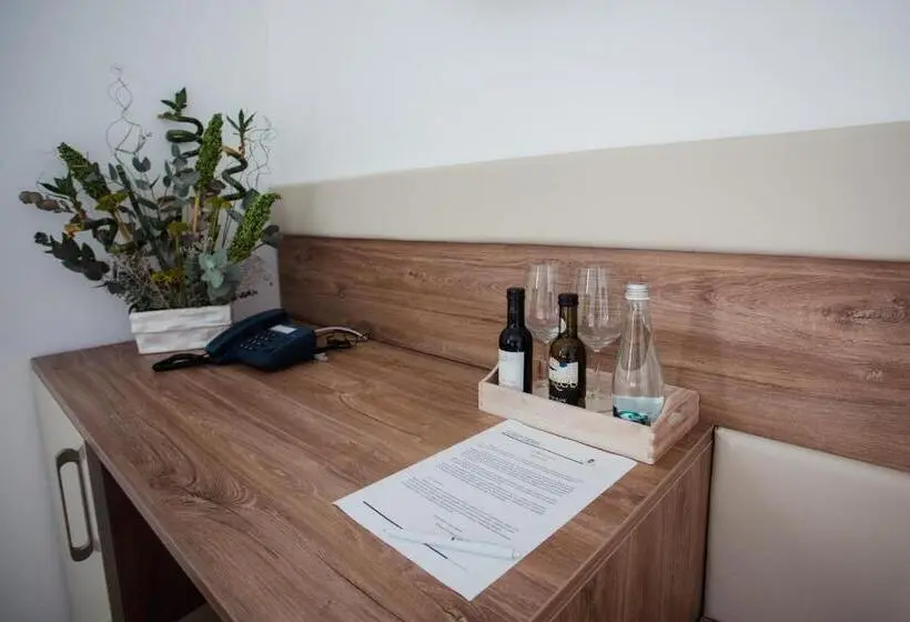 اتاق استاندارد با تخت بزرگ, Tci Social Club