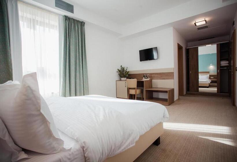 חדר סטנדרט, Tci Social Club