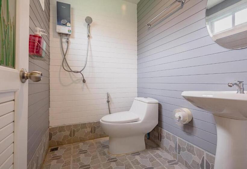 غرفة قياسية مطلّة علي حمام السباحة, Sakarin Valley Resort