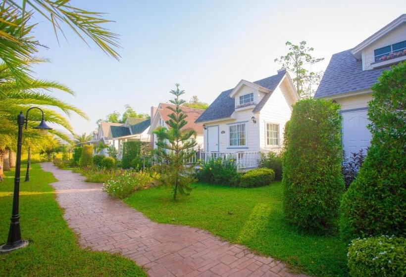 غرفة قياسية مطلّة علي حمام السباحة, Sakarin Valley Resort