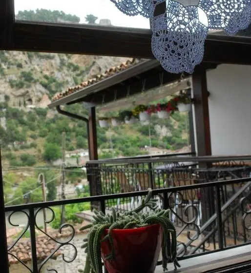 اتاق خانوادگی, Ana Rest House Hostel Berat