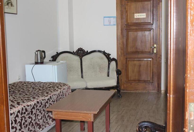 اتاق استاندارد سه نفره, Cattaleya