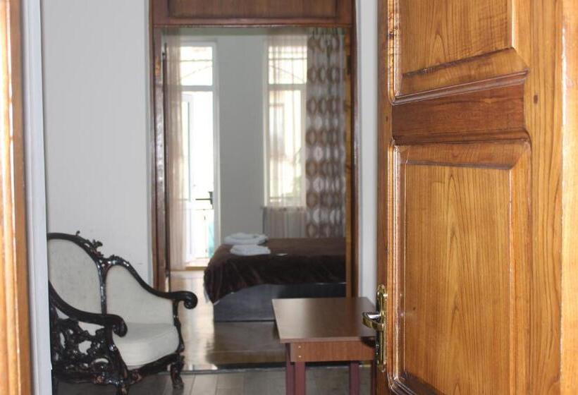 اتاق استاندارد سه نفره, Cattaleya