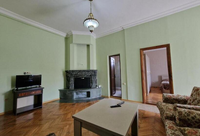 اتاق استاندارد چهار تخته, Cattaleya