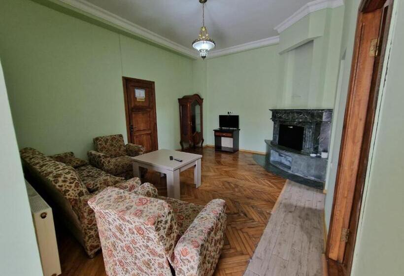 اتاق استاندارد چهار تخته, Cattaleya