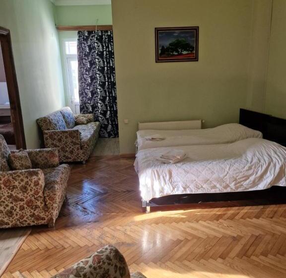 اتاق خانوادگی, Cattaleya