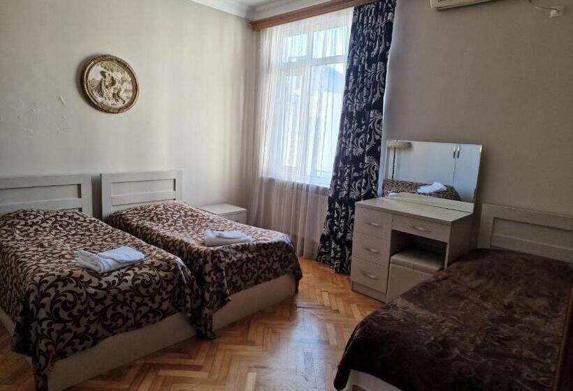 اتاق خانوادگی, Cattaleya