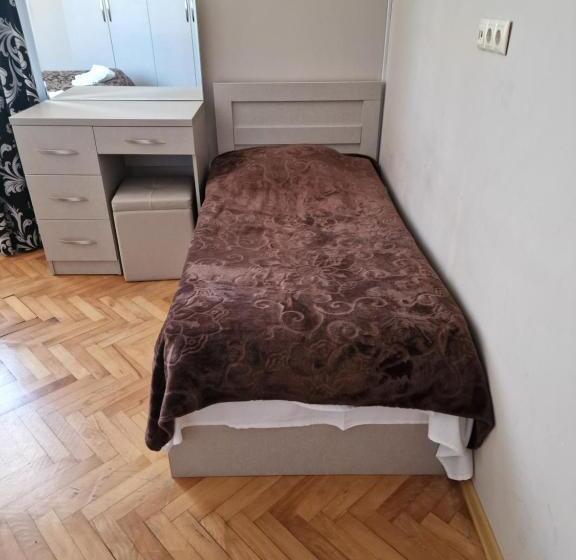 اتاق خانوادگی, Cattaleya