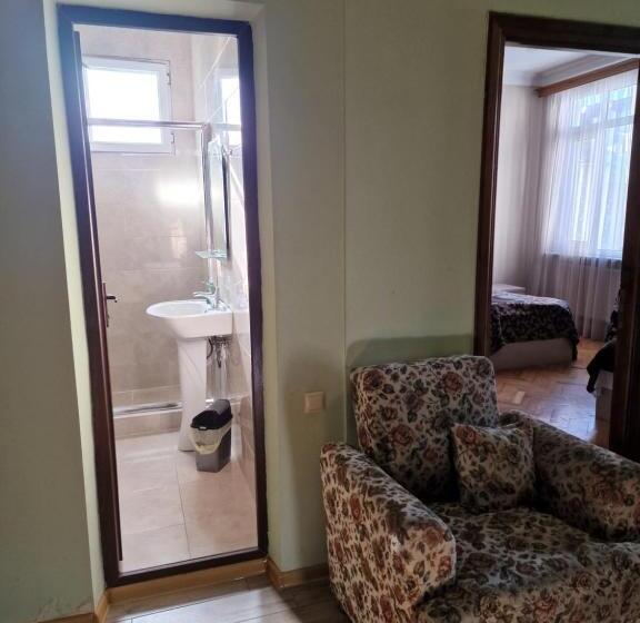 اتاق خانوادگی, Cattaleya