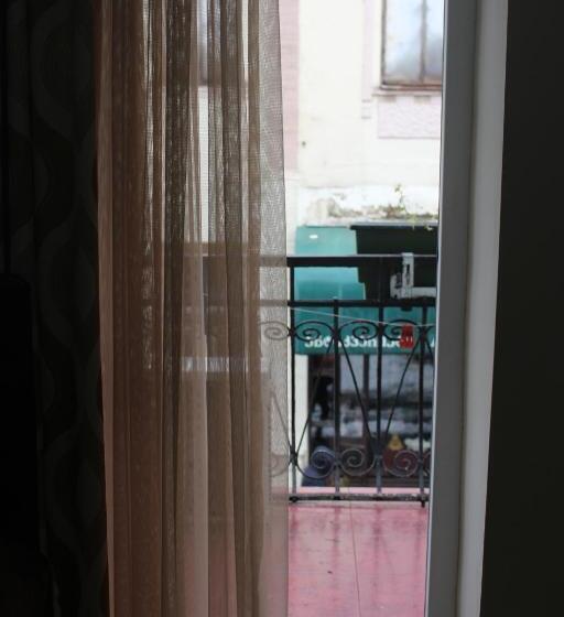 اتاق استاندارد سه نفره, Cattaleya