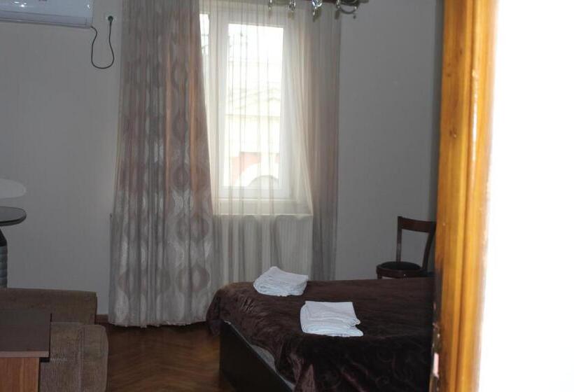 اتاق استاندارد سه نفره, Cattaleya