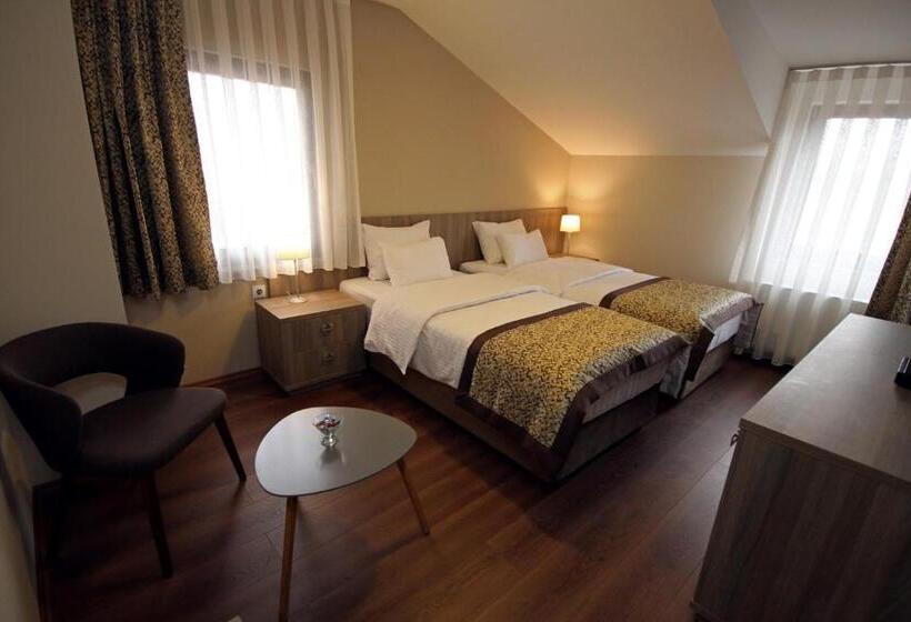 اتاق لوکس با بالکن, Ciflik Winery