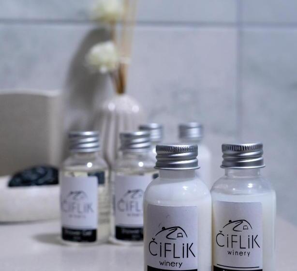 سوییت لوکس, Ciflik Winery