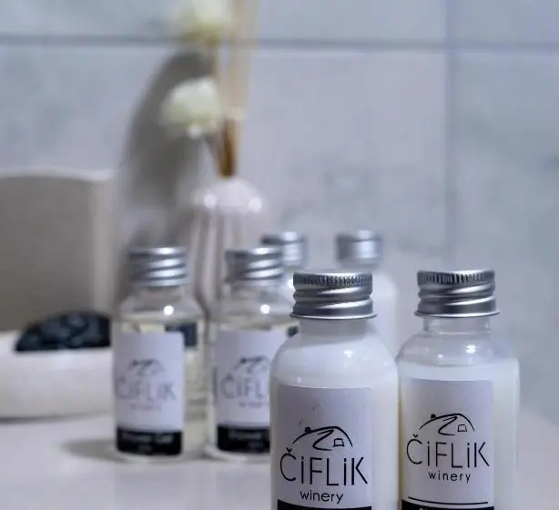 سوییت لوکس, Ciflik Winery