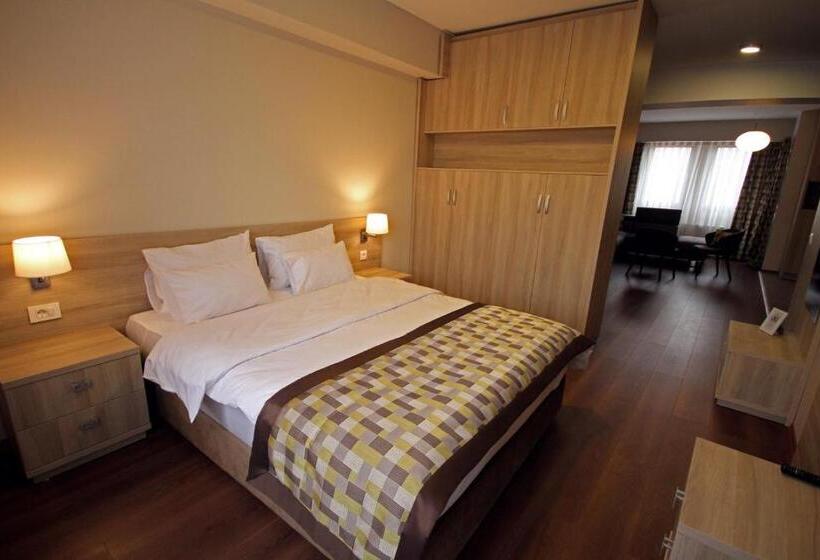 سوییت لوکس, Ciflik Winery