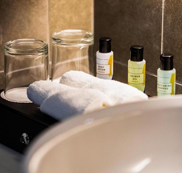 חדר דחוקס עם מיטת קינג, Trove Johor Bahru