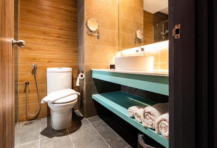 חדר דחוקס עם מיטת קינג, Trove Johor Bahru