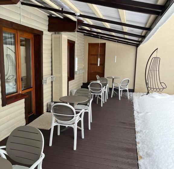 اتاق استاندارد با تراس, Zdybanka