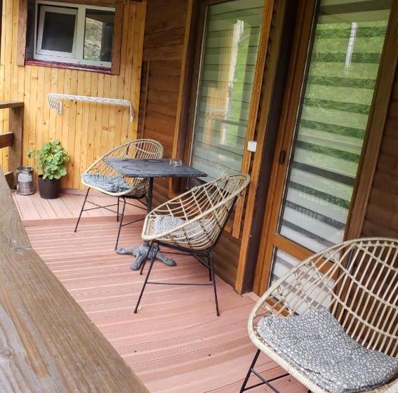 اتاق استاندارد چهارنفره با بالکن, Zdybanka