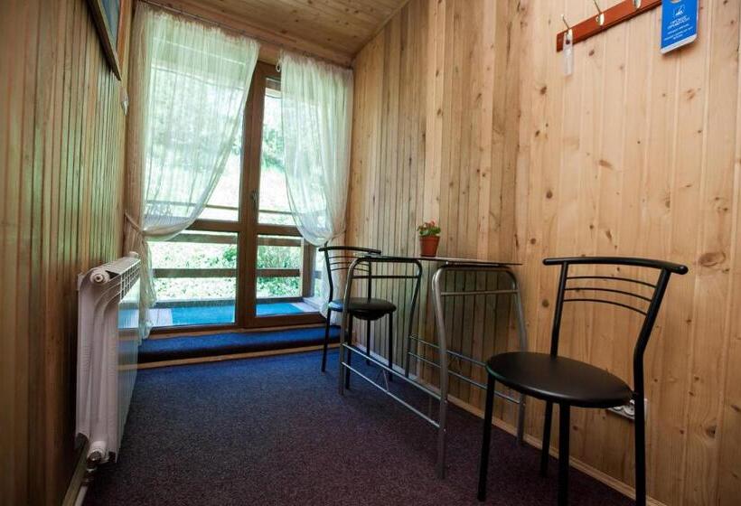 اتاق استاندارد چهارنفره با بالکن, Zdybanka