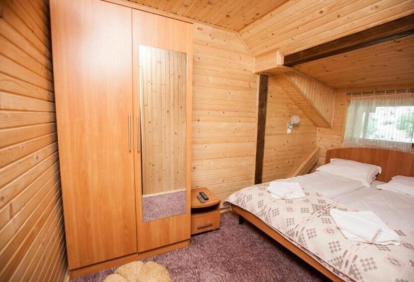 اتاق استاندارد چهارنفره با بالکن, Zdybanka