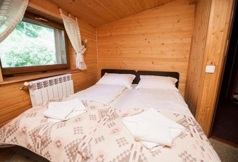 اتاق استاندارد چهارنفره با بالکن, Zdybanka