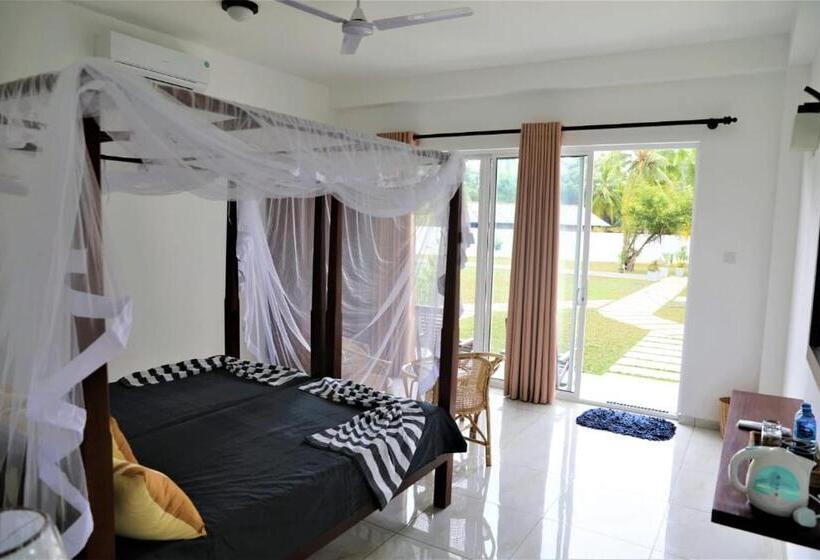 Номер Deluxe с Балконом, Villa Kaya Guest House