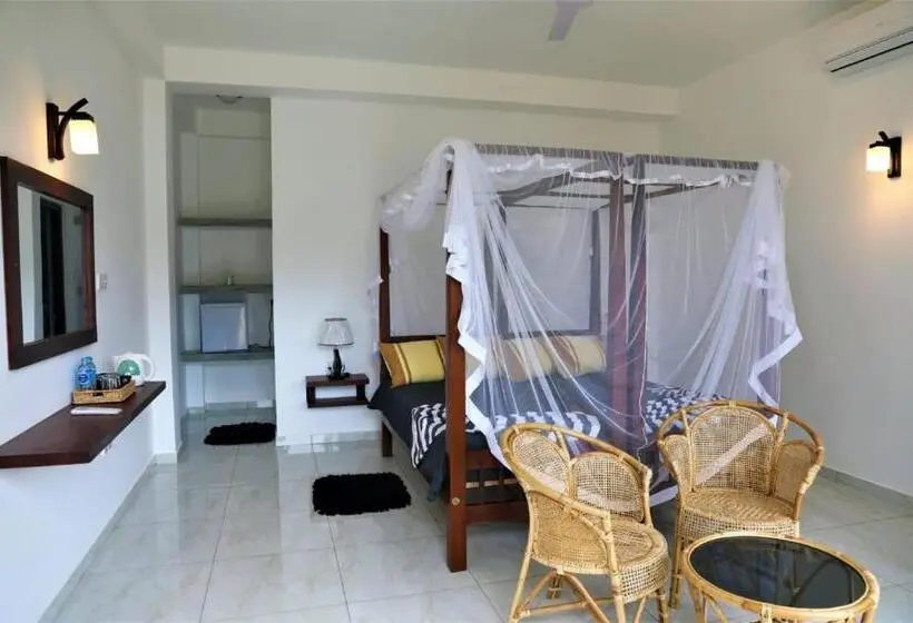 バルコニー付きデラックスルーム, Villa Kaya Guest House