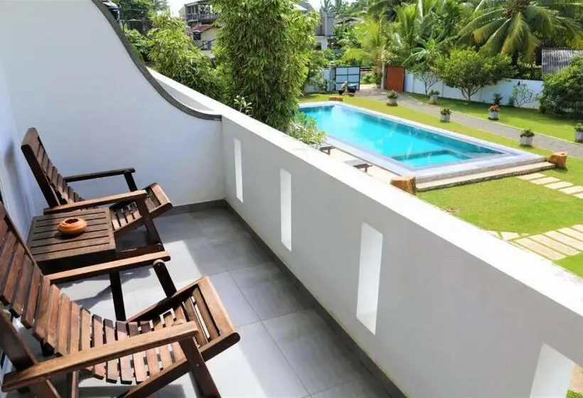 バルコニー付きデラックスルーム, Villa Kaya Guest House