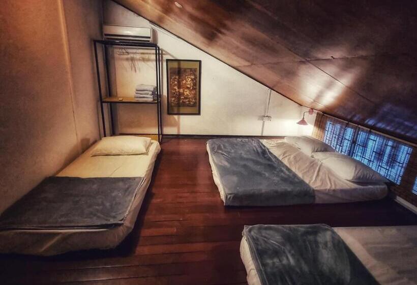 Quarto Triplo Basic, Treehouse Hostel