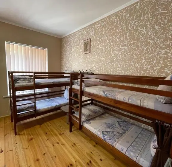 تختخواب در اتاق مشترک, Sweet Hostel