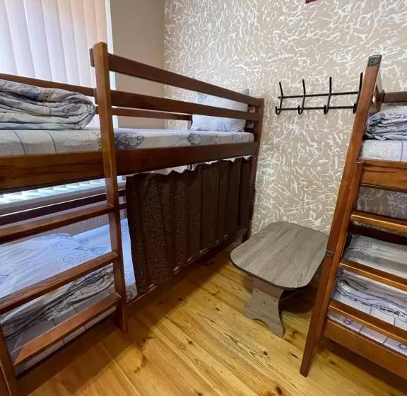 تختخواب در اتاق مشترک, Sweet Hostel