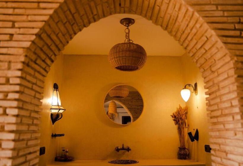 اتاق استاندارد سه نفره, Riadsuerteloca Merzouga