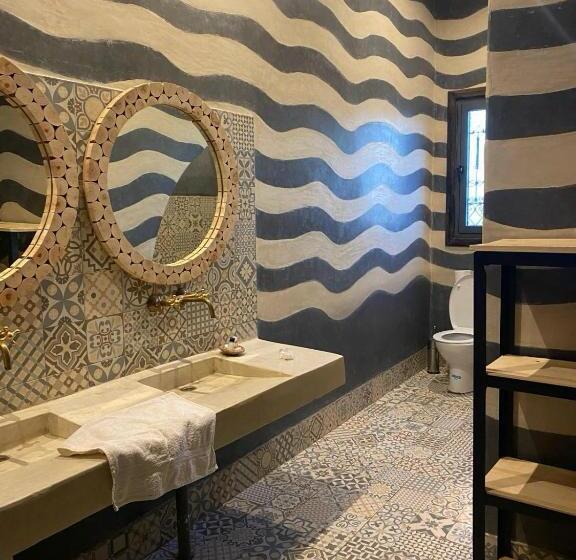 اتاق استاندارد سه نفره, Riadsuerteloca Merzouga