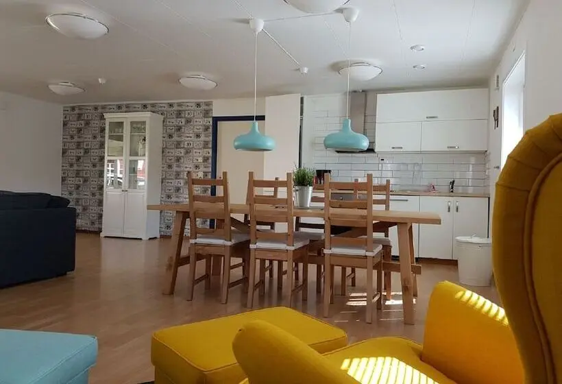 Comfort-huoneisto 1 Makuuhuone, Den Sovande älgen