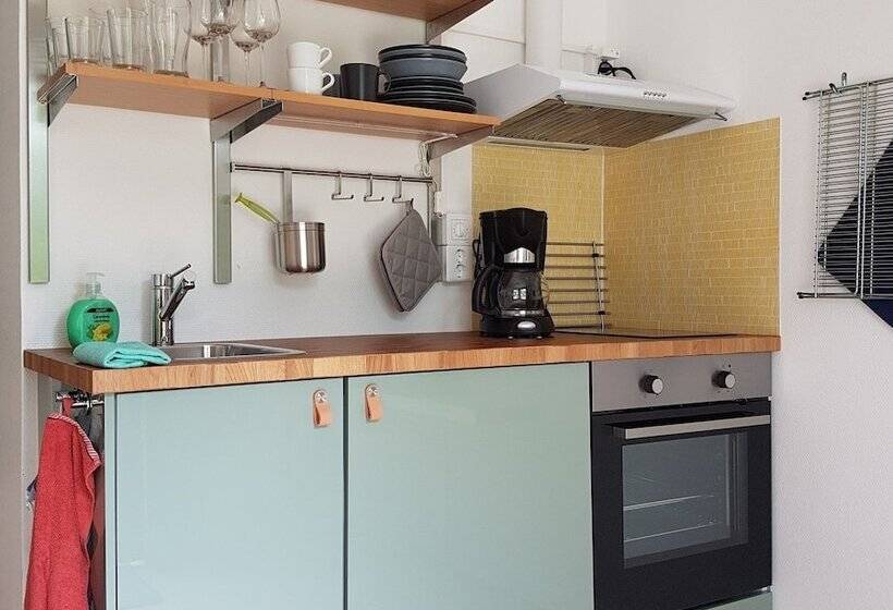 Студия Стандарт, Den Sovande älgen