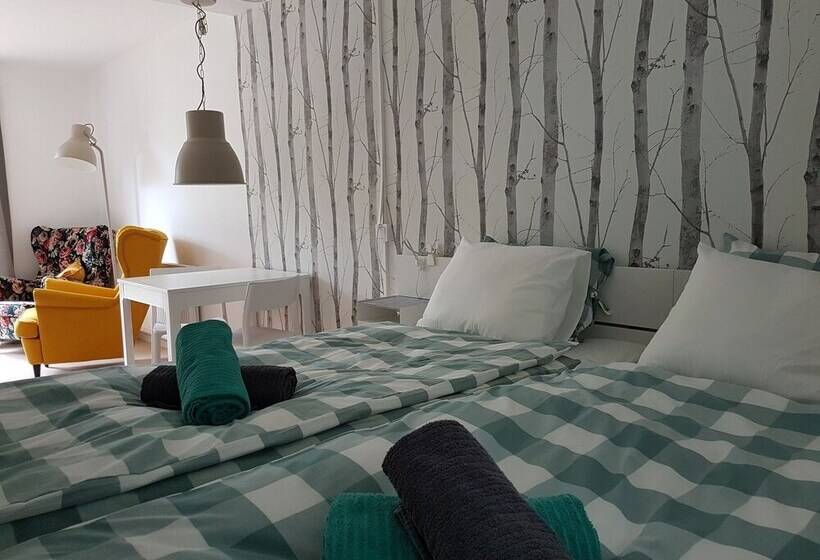 Студия Стандарт, Den Sovande älgen