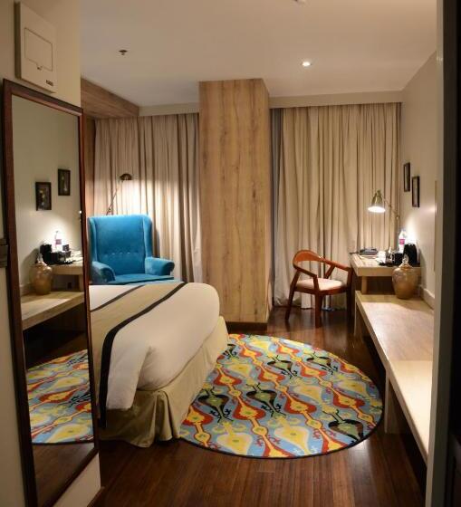 اتاق لوکس با تخت بزرگ, Dgates