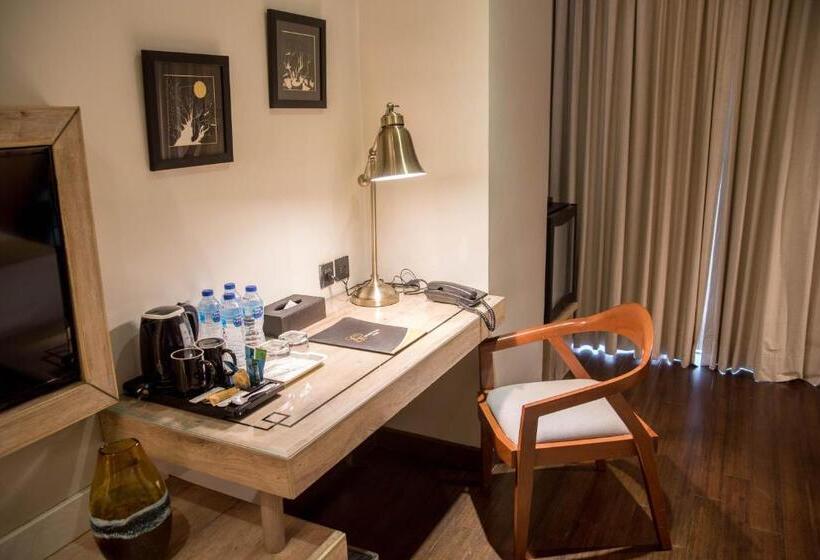 اتاق لوکس با تخت بزرگ, Dgates