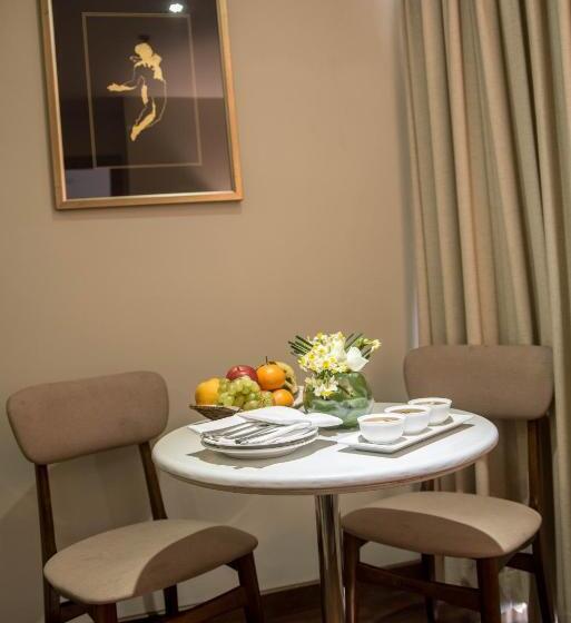 اتاق لوکس یک تخته, Dgates