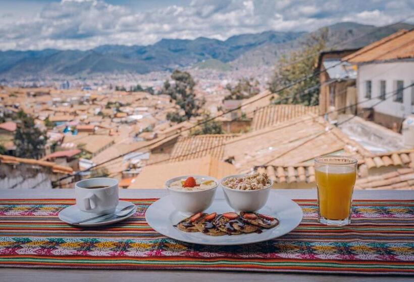 سوئیت جونیور با چشمانداز کوهستان, Mayu Boutique