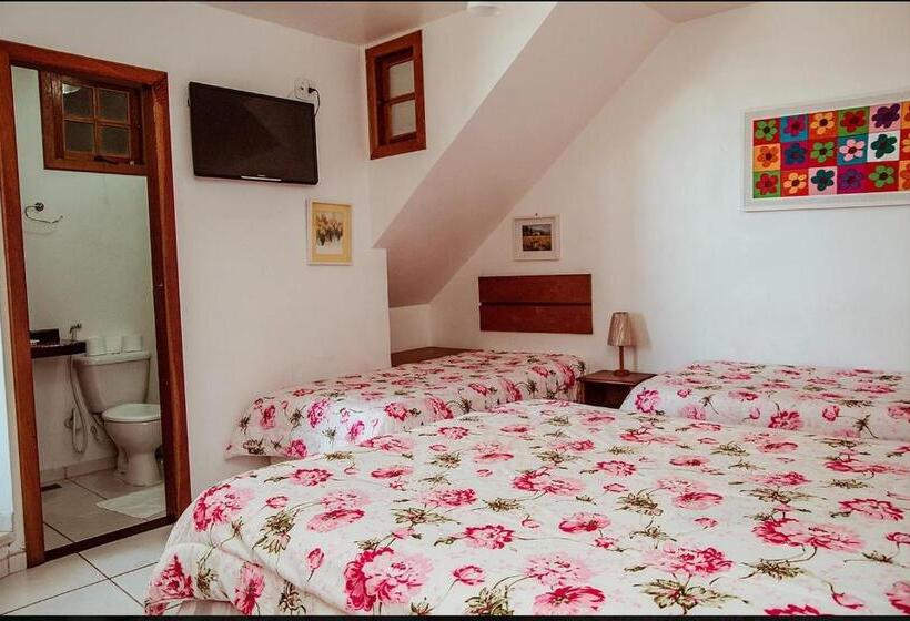 Quarto Quadruple Standart com Varanda, Pousada Alice