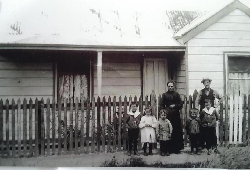 استودیوی استاندارد, Stopforths Motel