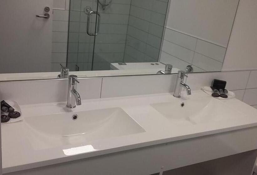 آپارتمان لوکس 2 خوابه, Stopforths Motel