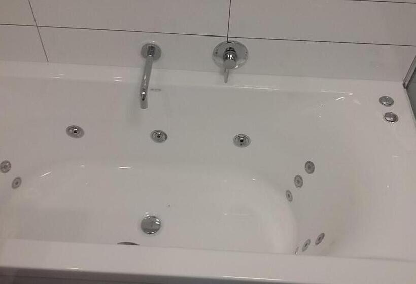 آپارتمان 1 خوابه همکف, Stopforths Motel