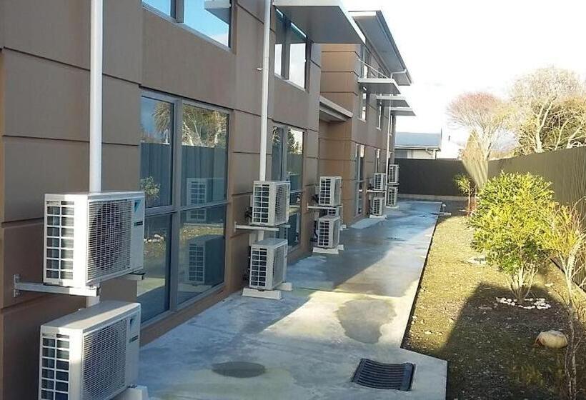 استودیوی استاندارد, Stopforths Motel